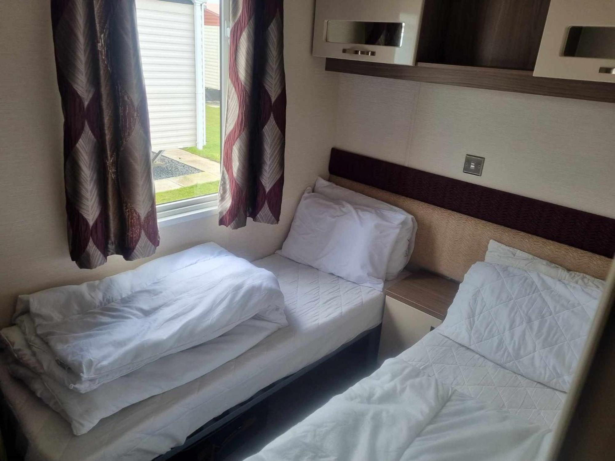 8 Berth Deluxe Pg36 Hotel Чапъл Сейнт Лионардс Екстериор снимка