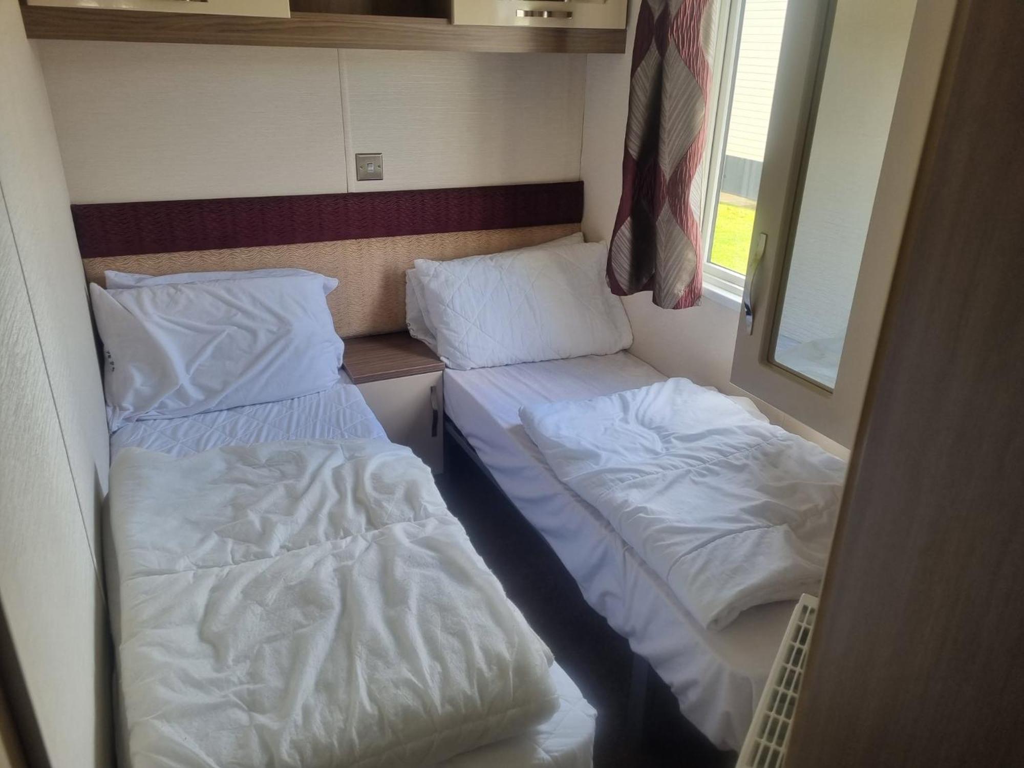 8 Berth Deluxe Pg36 Hotel Чапъл Сейнт Лионардс Екстериор снимка